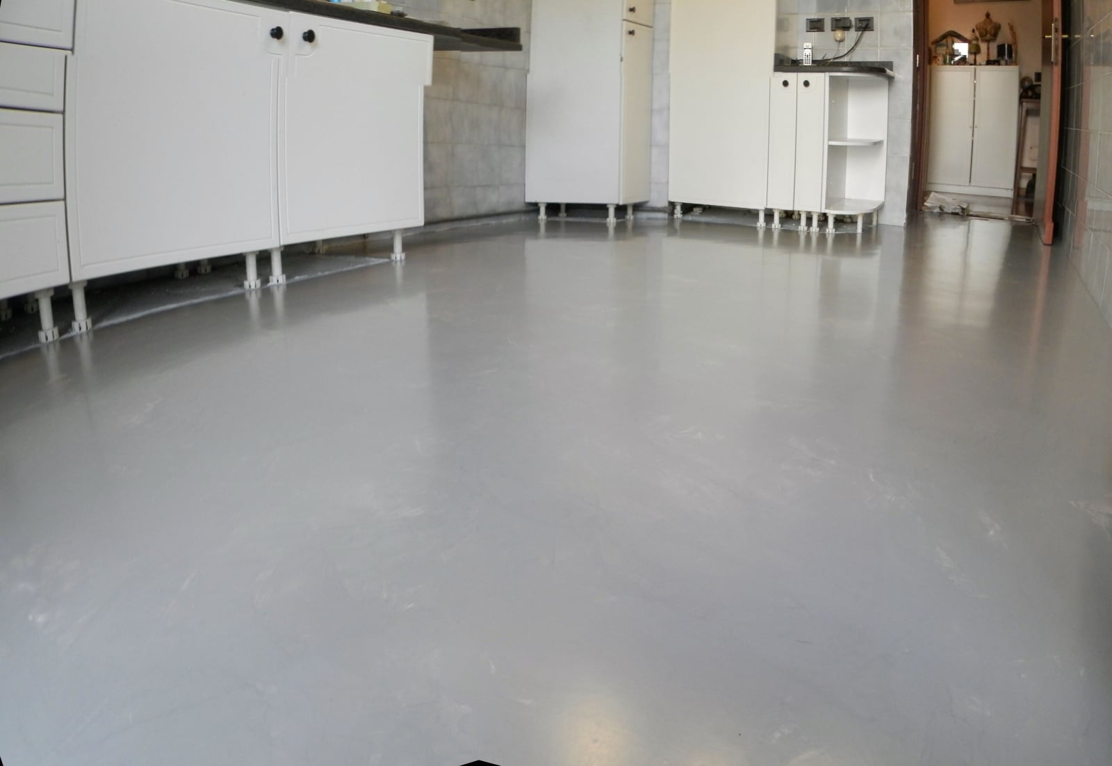 Resina per bagno: colore nell ambiente bagno. pavimento ... Prezzo resina per muri