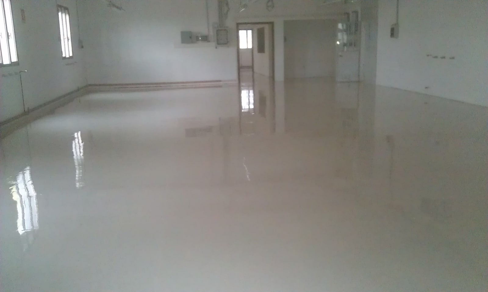 pavimento capannone industriale in resina